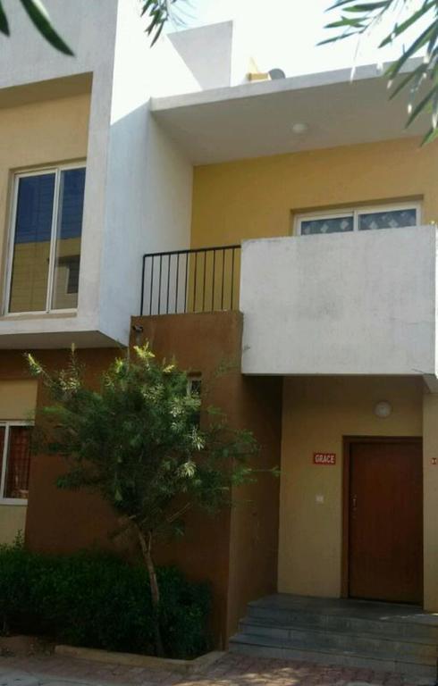 Grace Service Apartment Ченай Екстериор снимка